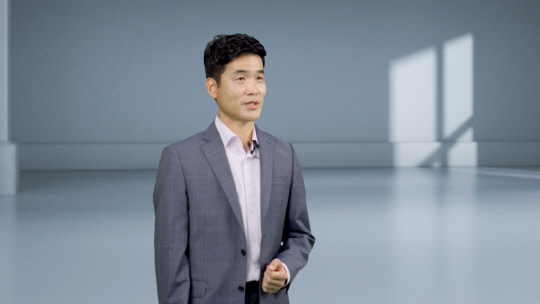 승현준 삼성리서치 연구소장(사장)이 17일 온라인으로 개최한 '제5회 삼성보안기술포럼'에서 기조 강연을 하고 있다. <삼성전자 제공>